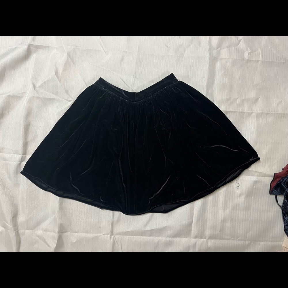 FLOWY BLACK VELVET SKIRT